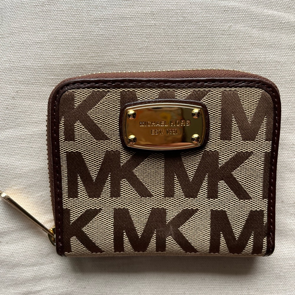 Michael Kors Jet Set Zip Around Bifold Wallet